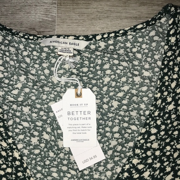 Cute green & cream crop top - Picture 5 of 6